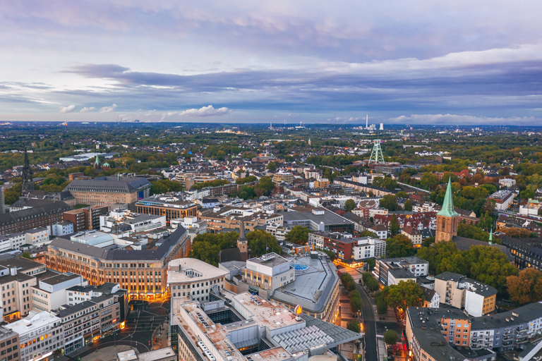 Luftaufnahme von Bochum zur blauen Stunde