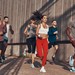 Junge Menschen joggen gemeinsam an einer Wand entlang. Vier Männer und 3 Frauen.