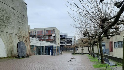 Campus der Uni Düsseldorf - Außenansicht an einem verregneten Tag.