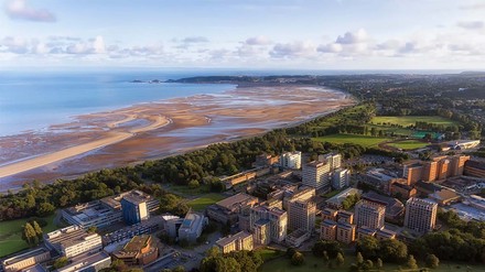 Die University of Swansea, Wales, liegt direkt am Meer. Schöne Location für ein Auslandssemester, was? (Foto: ©stock.adobe.com leighthon collins) Blick von aus der Vogelperspektive auf Swanseas Küste mit den Gebäuden der University of Snwansea.