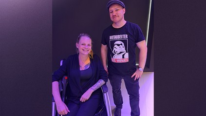 STUDENTpartout Redakteur Welf Wacker im Interview mit der Twitch-Streamerin "Das Kuecken" auf der Gamescom 2023 in Köln. (Foto: © ThWa)