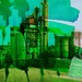 Industrieanlage wird mit einem Pinsel grün gestrichen.