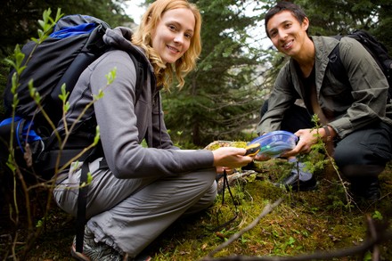 Zwei Studenten waren beim Geocaching erfolgreich.