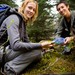 Zwei Studenten waren beim Geocaching erfolgreich.