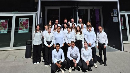 Das Team von STUDENTpartout vor der Ausstellung Köperwelten in Kempten