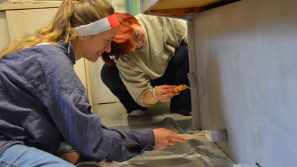 Das Klavier Do not accept but thive stand 2025 am Dom in Augsburg.