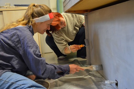 Das Klavier Do not accept but thive stand 2025 am Dom in Augsburg.