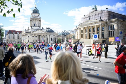 Läufer beim Berliner Halbmarathon.