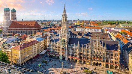 Sicht auf den Marienplatz und das Rathaus in München.