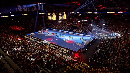 Handballspiel in der Lanxess arena mit Publikum