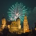 Feuerwerk hinter dem Rathaus von Augsburg.