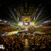 Blick in die voll besetzte LANXESS arenTausende Counter-Strike-Fans verfolgen die Show mit großer Bühne, Lichtshow und riesigem Screen. Die Aufnahme zeigt die besondere Arena-Atmosphäre des E-Sport-Events.