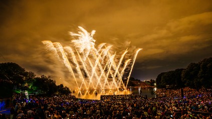 Feuerwerk beim Sommernachtstraum-Event im Münchener Olympiapark.