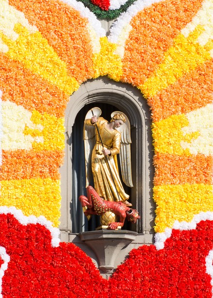Turamichele mit Erzengel Michael und Teufel am Augsburger Perlachturm.