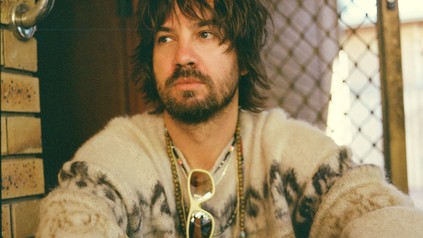 Kevin Parker von Tame Impala auf dem offiziellen Pressefoto zur Deadbeat-Tour.