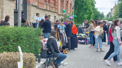 Flohmarktstand im Bismarckviertel in Augsburg.