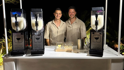 Gründer Jo und Chris am Frozen Vino Stand.