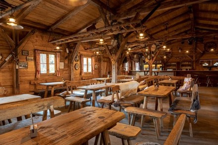 Innenraum der AlmHütte vom Lauterbacher am See