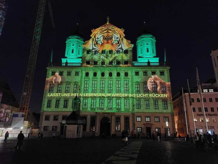 Rathausplatz Augsburg bei Lights Nights 2025