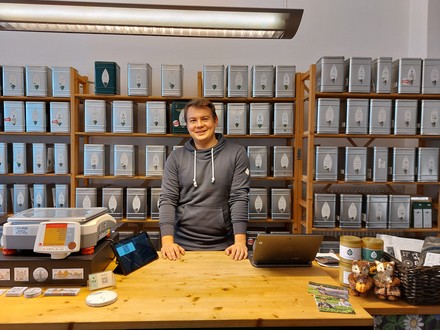 Max Zernickel im Teeschätzle Augsburg.