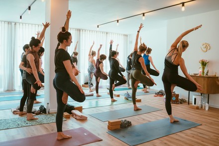 Yoga Kurs im Studio yon Yeah Yoga.