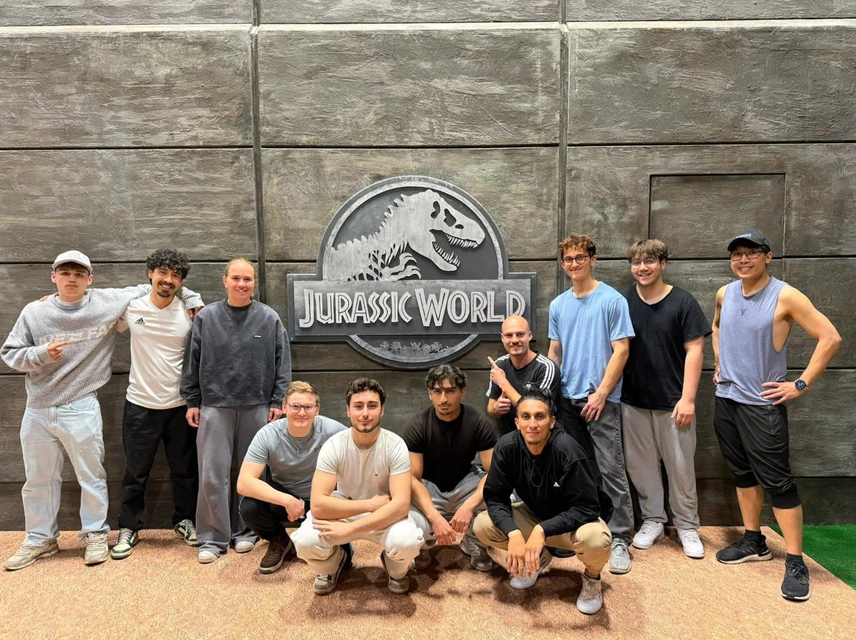Unsere Jungs bei dem großen Dino-Event in München.