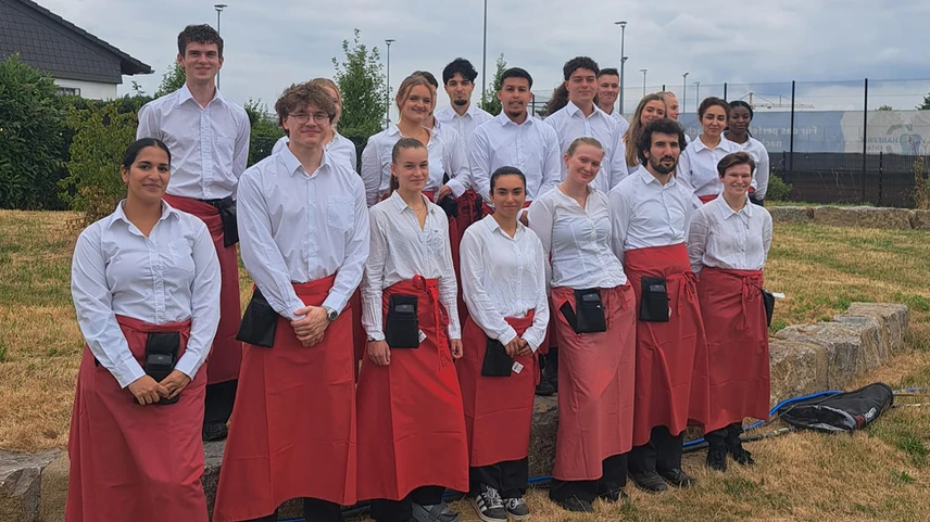 Das Team aus den beiden Niederlassungen in Monheim.