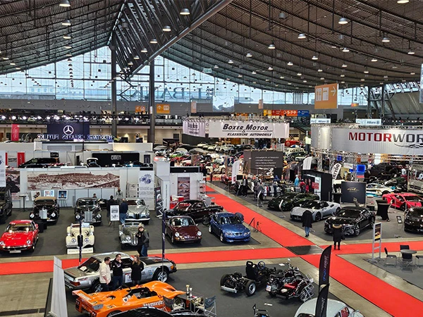 Auf der Retro Classics in Stuttgart bekamen die Besucher, aber auch unsere Kollegen zahlreiche interessante Oldtimer zu bestaunen.