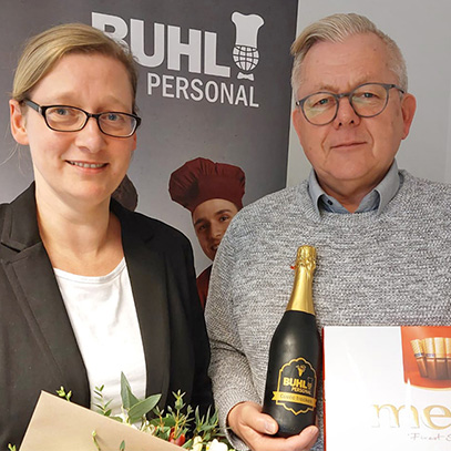 Auch im hohen Norden gab es etwas zu feiern: Seit nun mehr 15 Jahren ist Andrea Thurk für BUHL im Einsatz. Herzlichen Glückwunsch! Am 18. Februar 2008 startete sie als Personal- und Vertriebsdisponentin Service in unserer Niederlassung Stuttgart.